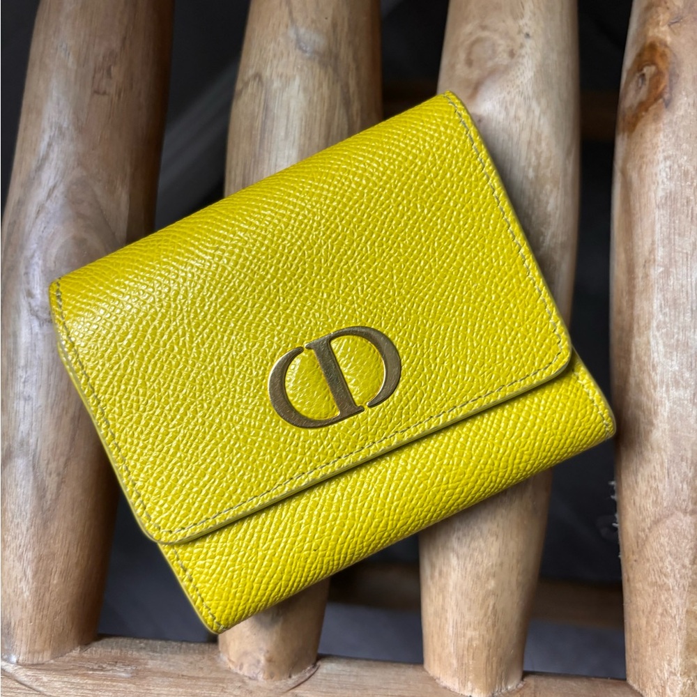 Dior 30 Montaigne Compact Leather Wallet in Yellow